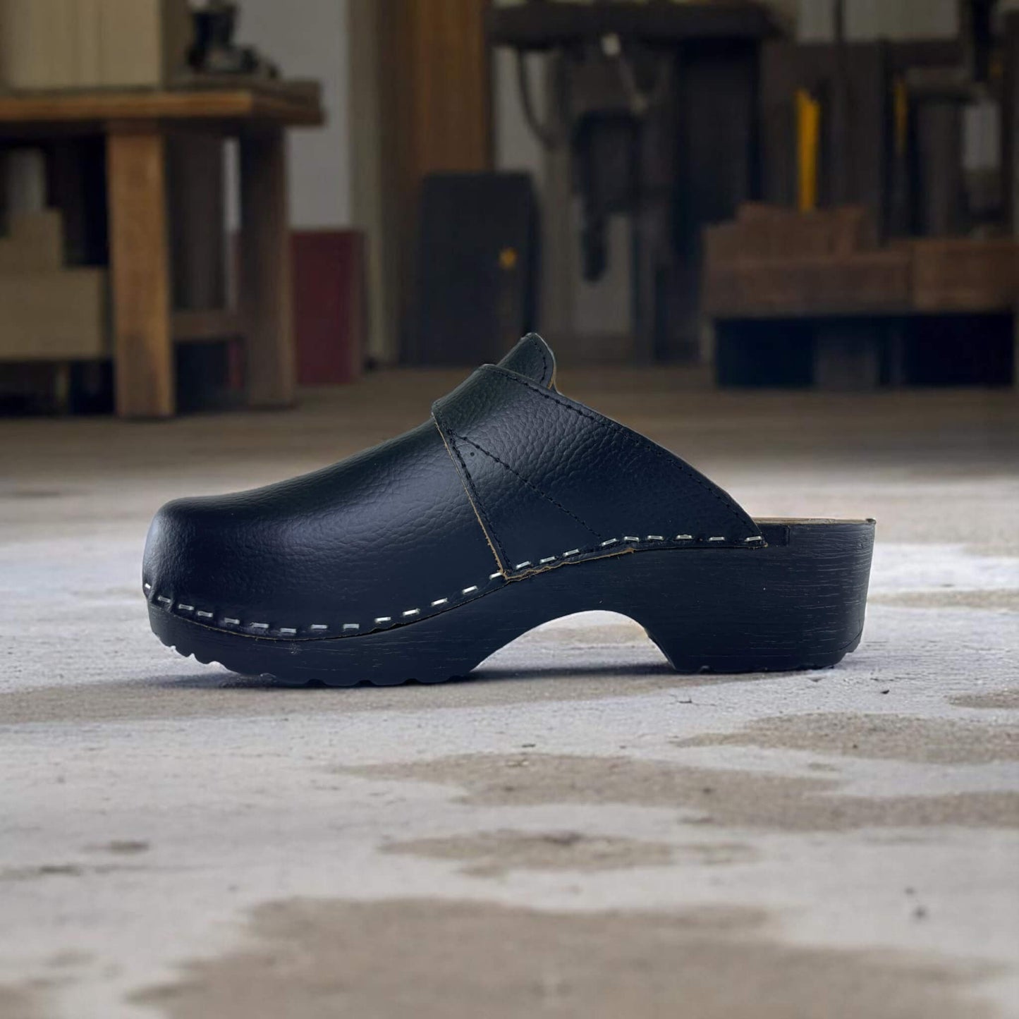 202.001.006_PU-Clogs_Work_black_b