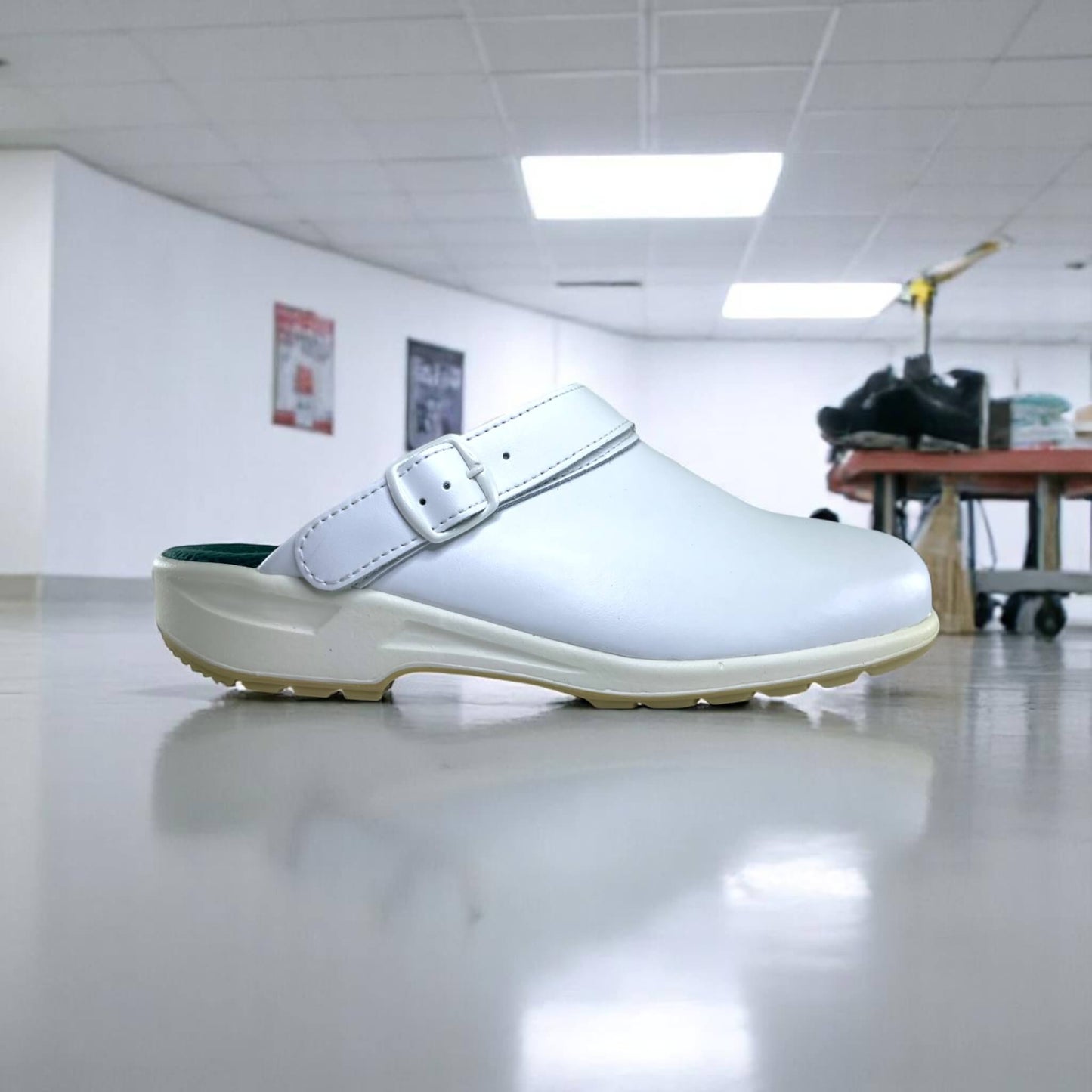 202.081.002_Arbeitsclogs_ Pro_white_a