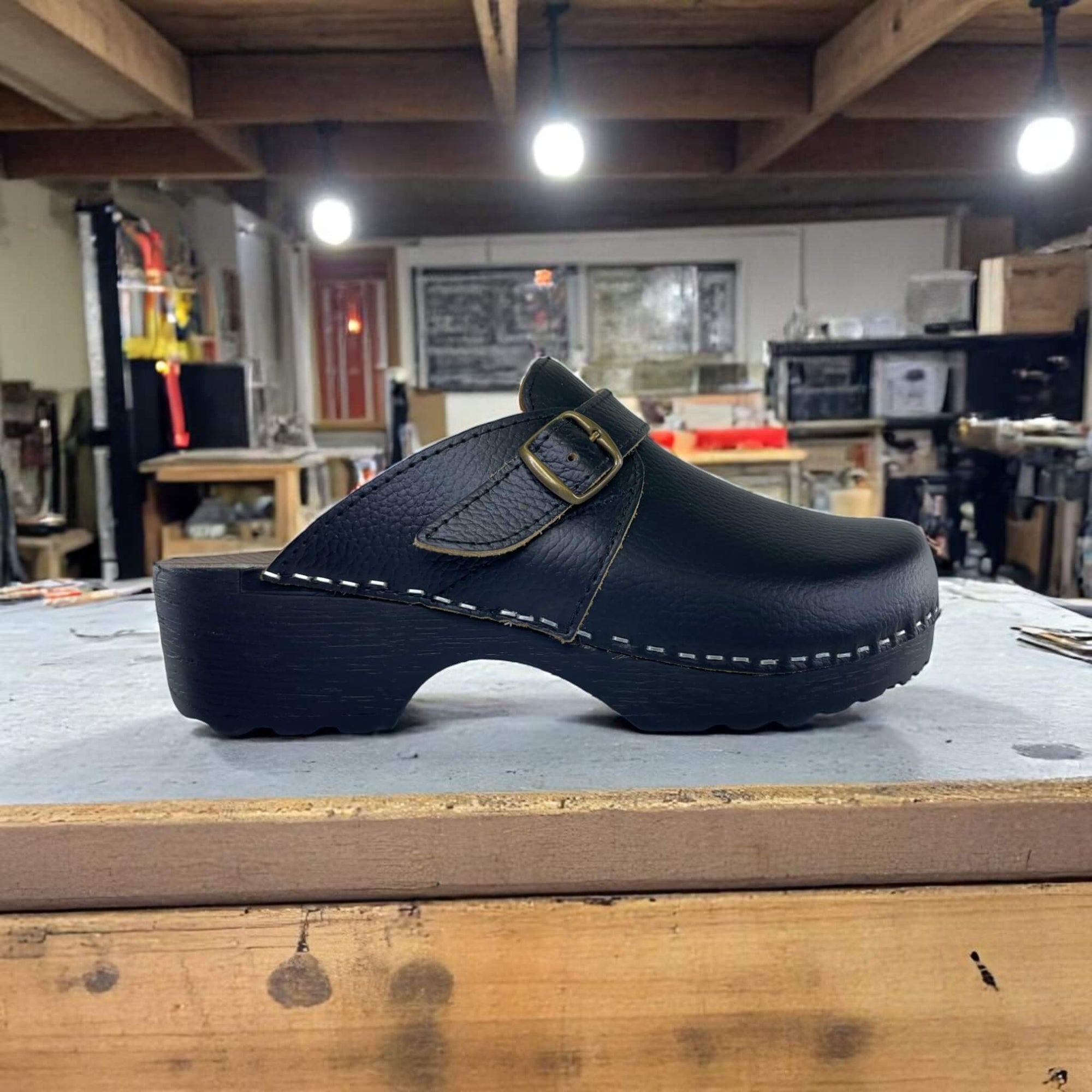 202.001.006_PU-Clogs_Work_black_a