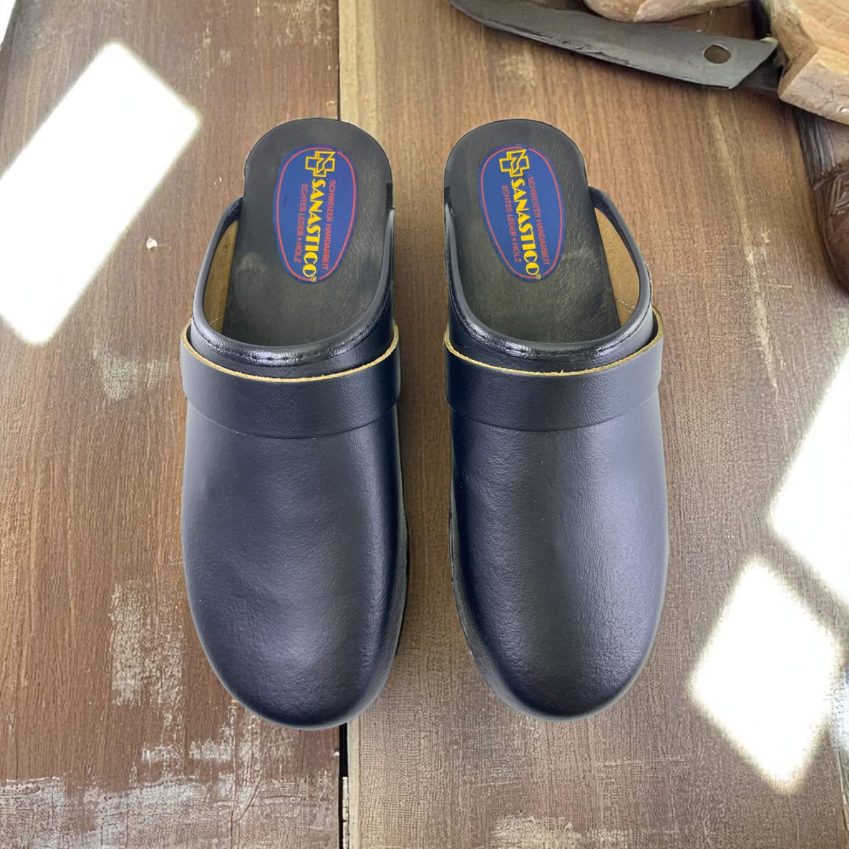 202.001.002_Holzclogs_Classic_black_d